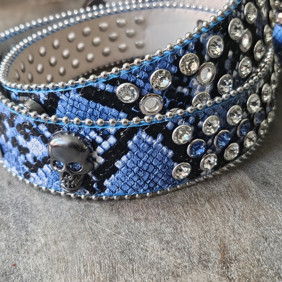 NWT Blue Snake Print Rhinestone Studded Belt With Skull Conchos - Picture 4 of 5